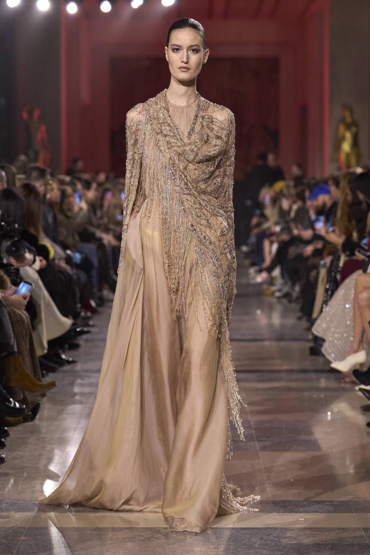 elie-saab-haute-couture-proleceleto-2026-zlatne-noci-glamura-52