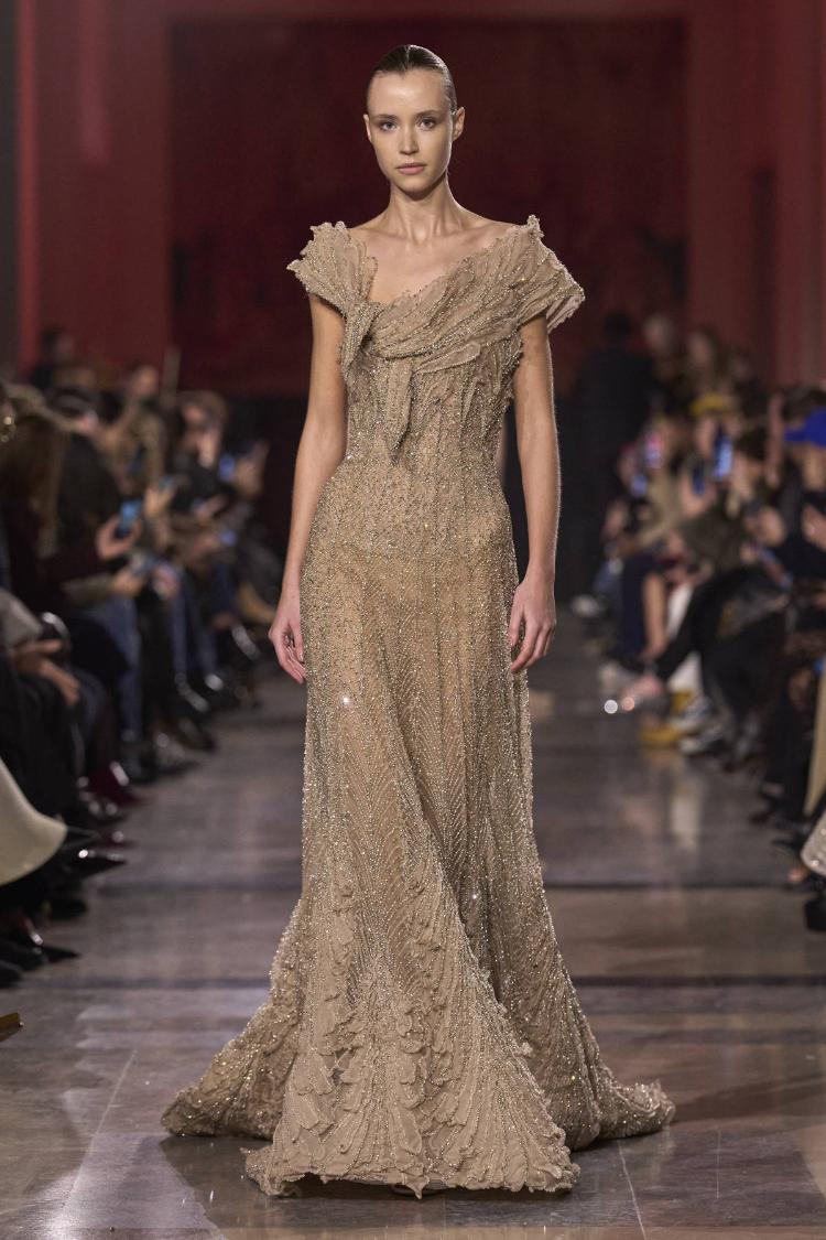 elie-saab-haute-couture-proleceleto-2026-zlatne-noci-glamura-53
