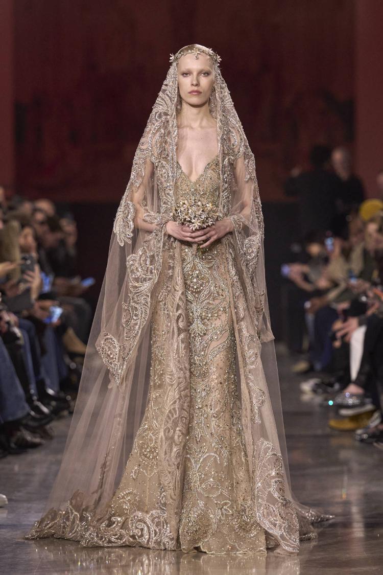 elie-saab-haute-couture-proleceleto-2026-zlatne-noci-glamura-58