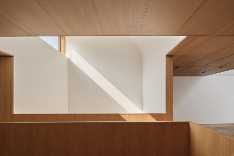 house-of-monitors-arhitektura-svetlosti-i-materijala-9