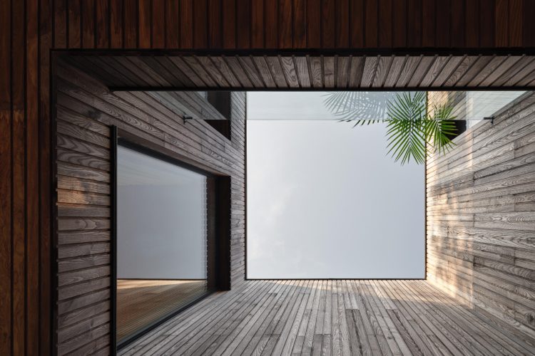 house-of-monitors-arhitektura-svetlosti-i-materijala-10