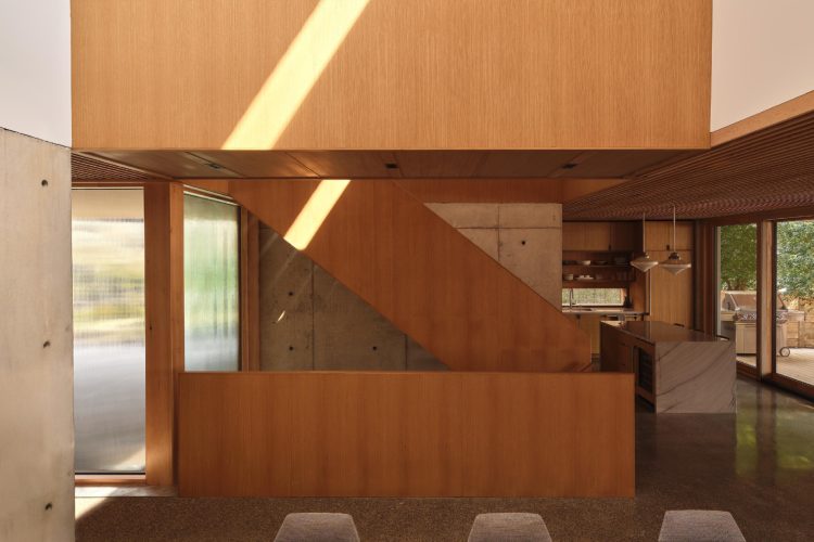 house-of-monitors-arhitektura-svetlosti-i-materijala-13