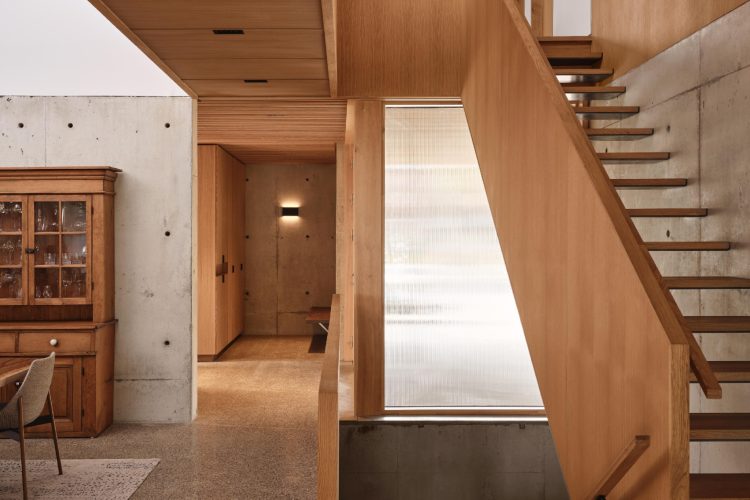 house-of-monitors-arhitektura-svetlosti-i-materijala-14