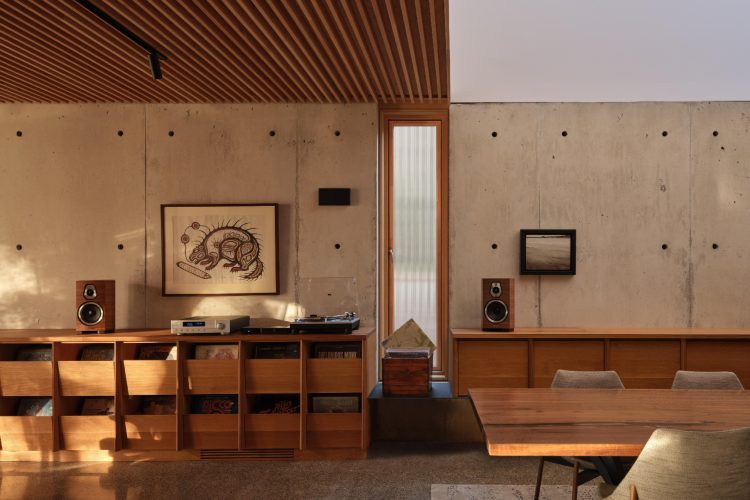 house-of-monitors-arhitektura-svetlosti-i-materijala-16