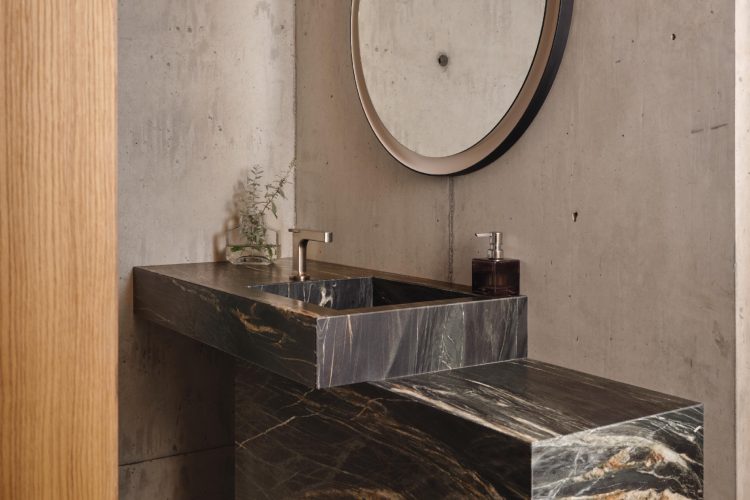 house-of-monitors-arhitektura-svetlosti-i-materijala-19