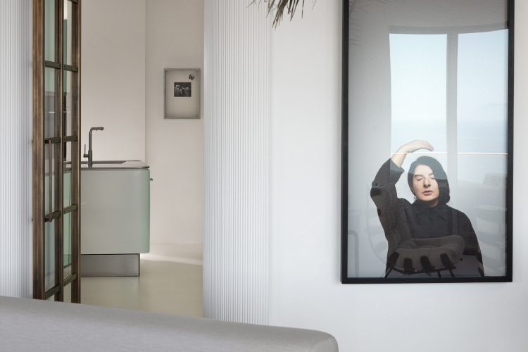 abimis-i-pantone-2026-cloud-dancer-donosi-novu-smirenost-u-svet-luksuznih-kuhinja-od-nerdajuceg-celika-3