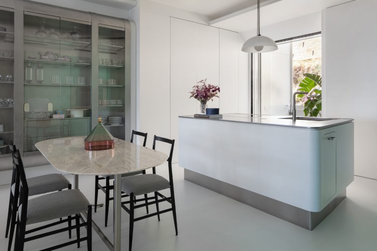 abimis-i-pantone-2026-cloud-dancer-donosi-novu-smirenost-u-svet-luksuznih-kuhinja-od-nerdajuceg-celika-7