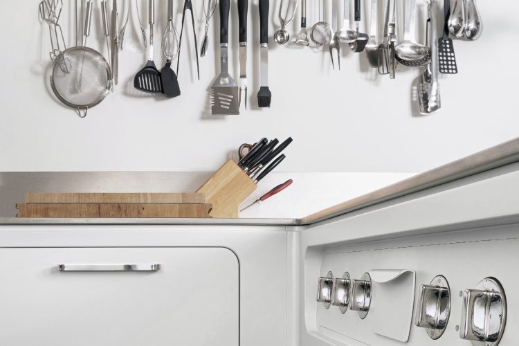 abimis-i-pantone-2026-cloud-dancer-donosi-novu-smirenost-u-svet-luksuznih-kuhinja-od-nerdajuceg-celika-10