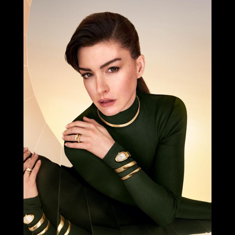 en-hatavej-i-prijanka-copra-dzonas-u-znaku-serpenti-bvlgari-slavi-moc-zavodljive-ikone-3