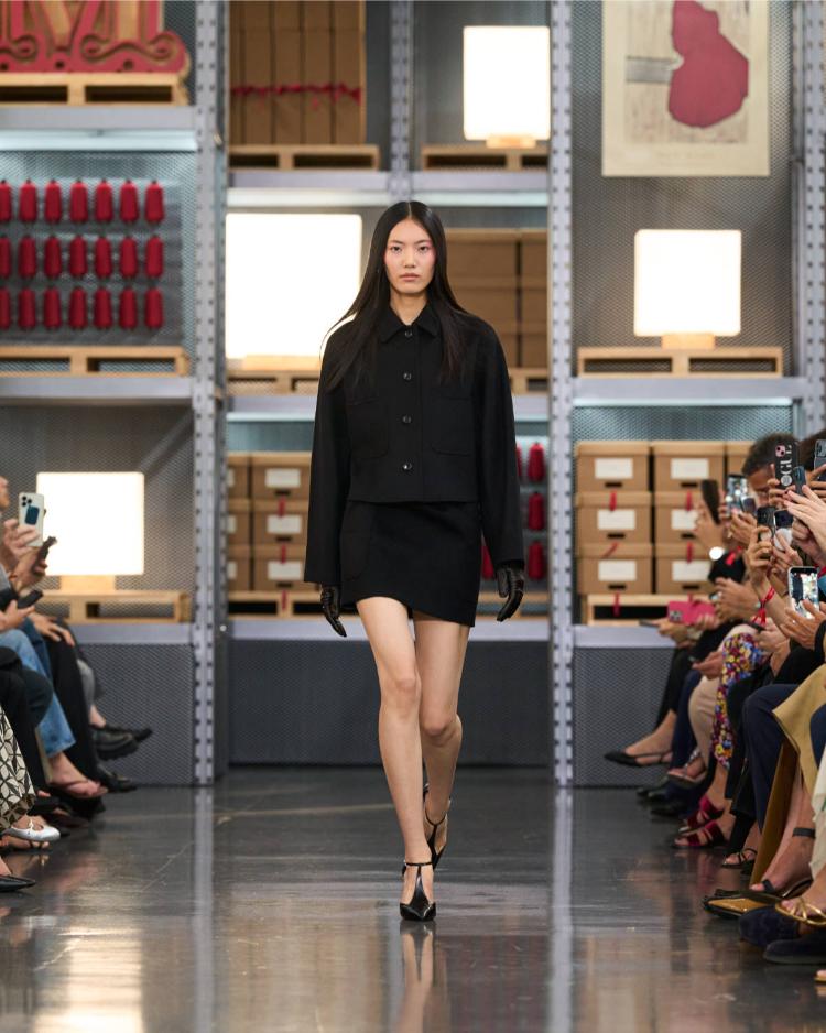 max-mara-resort-2027-kinetic-chic-bauhaus-kaputi-luksuzna-zenska-moda-shanghai-2027-2