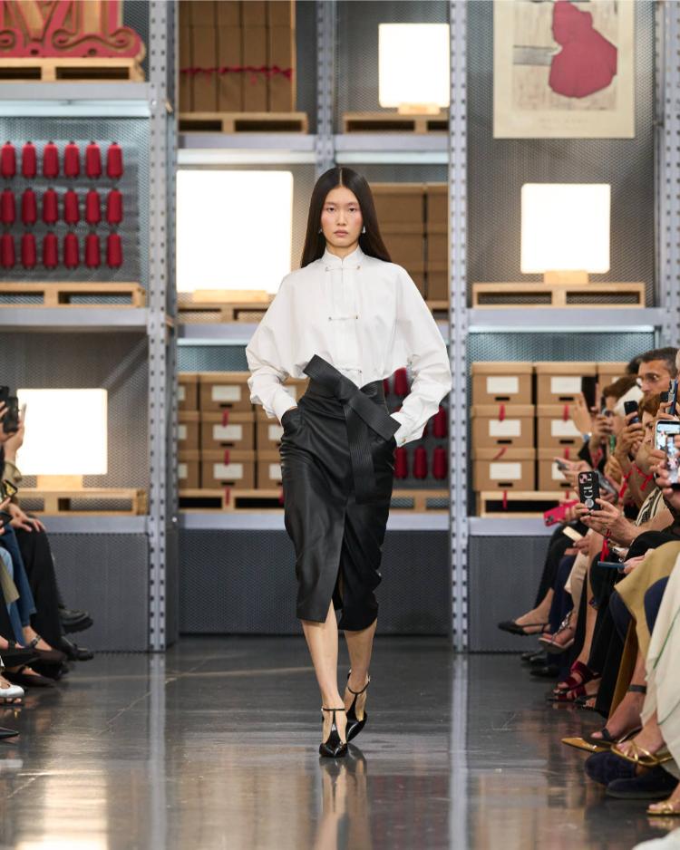 max-mara-resort-2027-kinetic-chic-bauhaus-kaputi-luksuzna-zenska-moda-shanghai-2027-10
