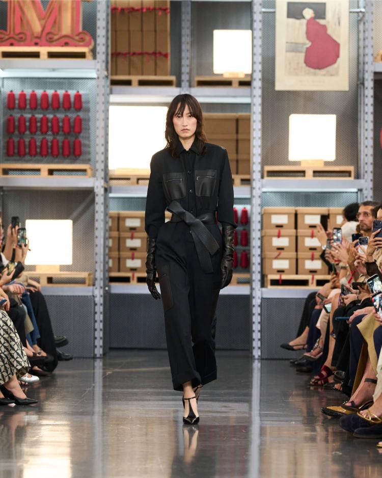 max-mara-resort-2027-kinetic-chic-bauhaus-kaputi-luksuzna-zenska-moda-shanghai-2027-14
