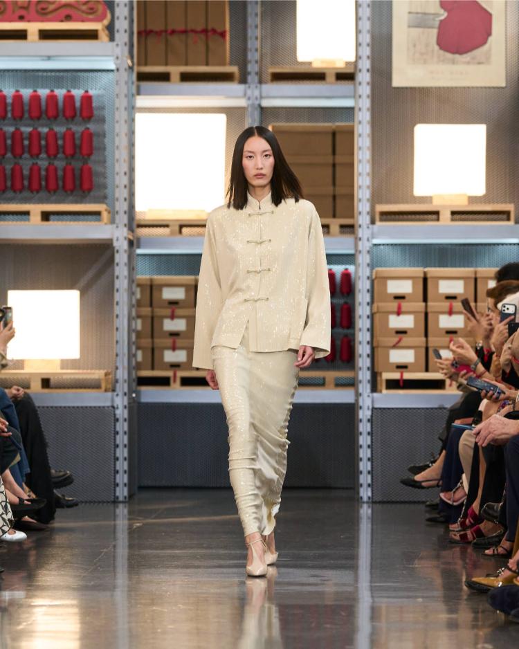 max-mara-resort-2027-kinetic-chic-bauhaus-kaputi-luksuzna-zenska-moda-shanghai-2027-54