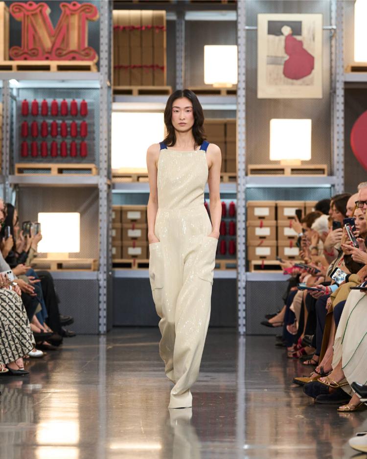 max-mara-resort-2027-kinetic-chic-bauhaus-kaputi-luksuzna-zenska-moda-shanghai-2027-55