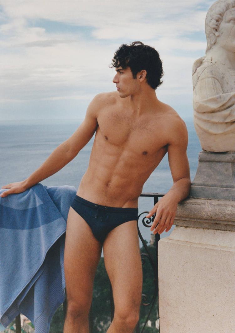 giorgio-armani-mare-2026-armani-mare-giorgio-armani-resort-kolekcija-luksuzna-moda-mediteranska-moda-porto-cervo-mikonos-forte-dei-marmi-ravelo-luksuzna-let-8