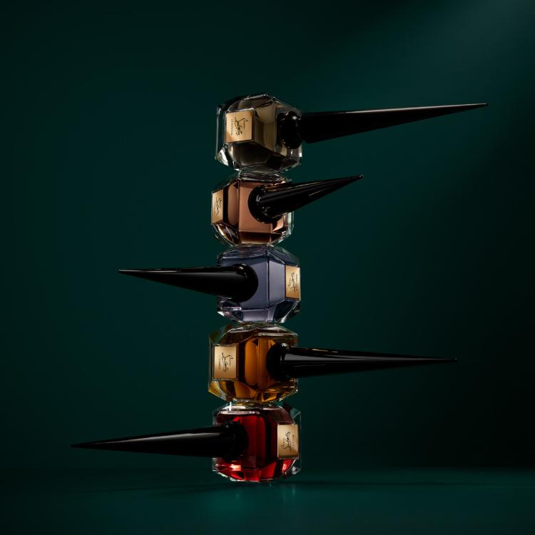 christian-louboutin-fetiche-le-santal-christian-louboutin-parfem-fetiche-le-santal-luksuzni-parfemi-christian-louboutin-beaute-sandalovina-niche-parfemi-skin-s
