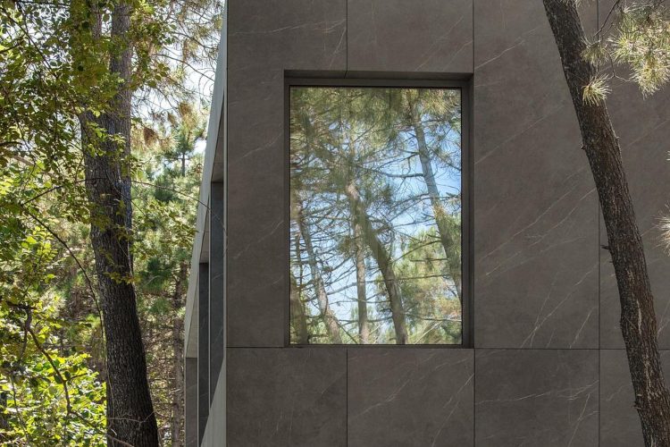 pine-house-varna-bugarska-starh-svetoslav-stanislavov-luksuzna-sumska-kuca-odrziva-arhitektura-2025-1