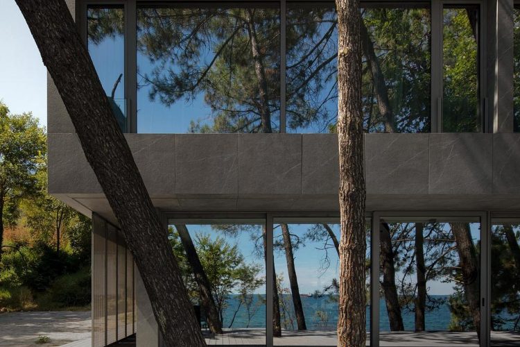 pine-house-varna-bugarska-starh-svetoslav-stanislavov-luksuzna-sumska-kuca-odrziva-arhitektura-2025-13