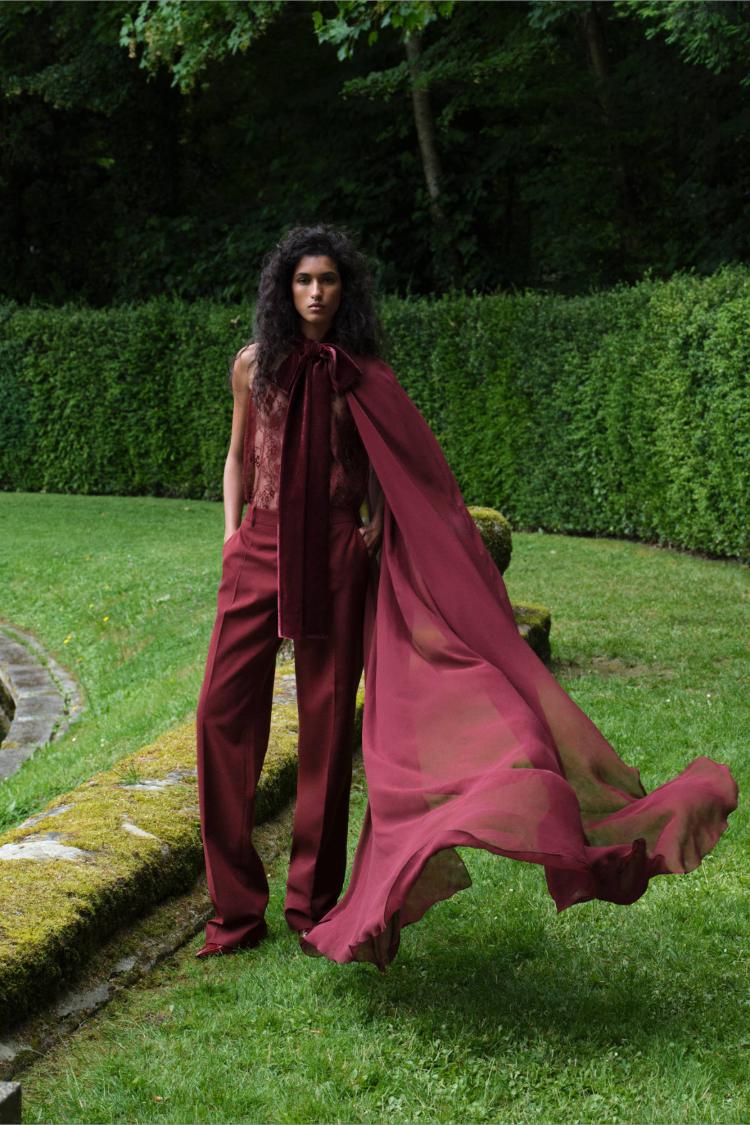elie-saab-resort-2027-kolekcija-koja-brise-granicu-izmedu-dnevne-elegancije-i-vecernjeg-glamura-1