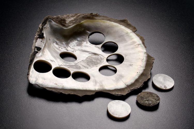 czapek-antarctique-ice-cloud-promenade-midnight-pearl-luksuzni-sat-sedef-brojcanik-limitirana-edicij-4