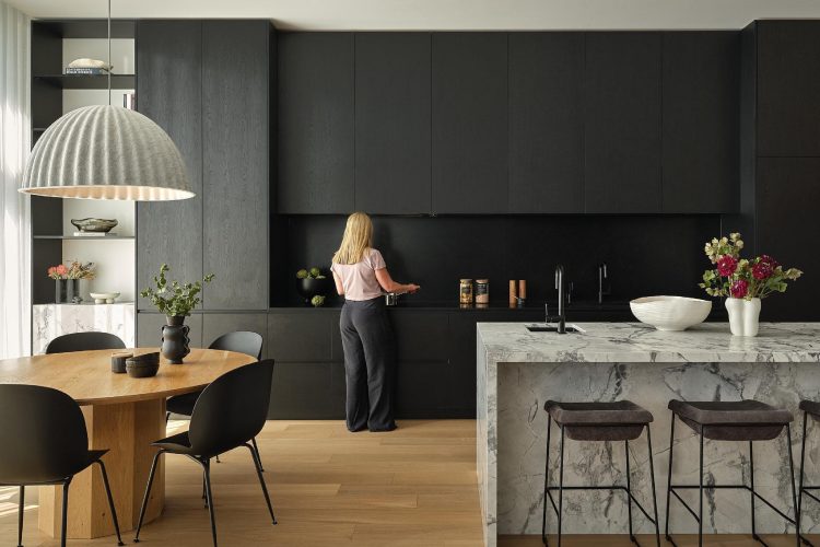 house-117-toronto-izen-architecture-luksuzna-moderna-kuca-dizajn-enterijera-kanada-arhitektura-14