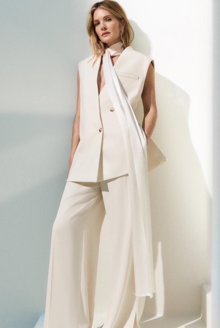 boss-ss26-kampanja-megan-fejhi-kori-milkris-s-kups-luksuzna-moda-boss-prolece-leto-2026-2