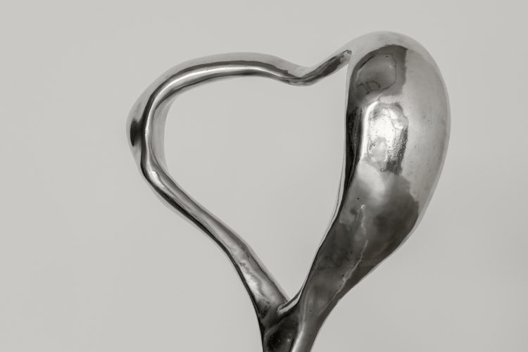 sami-savatli-love-kolekcija-love-chair-side-table-kolekcionarski-dizajn-namestaj-2026-8