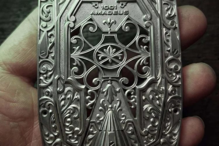 urwerk-ur-1001-amadeus-2026-dzepni-sat-milenijum-rucna-gravura-luksuzni-sat-5