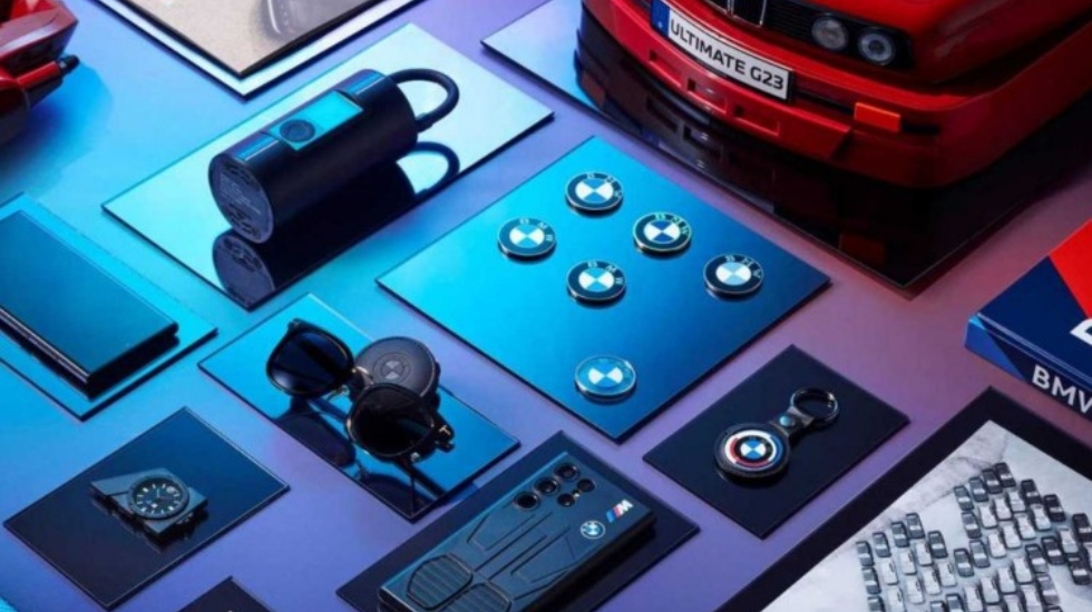 New Samsung Galaxy S23 Ultra presented in the style of BMW M3