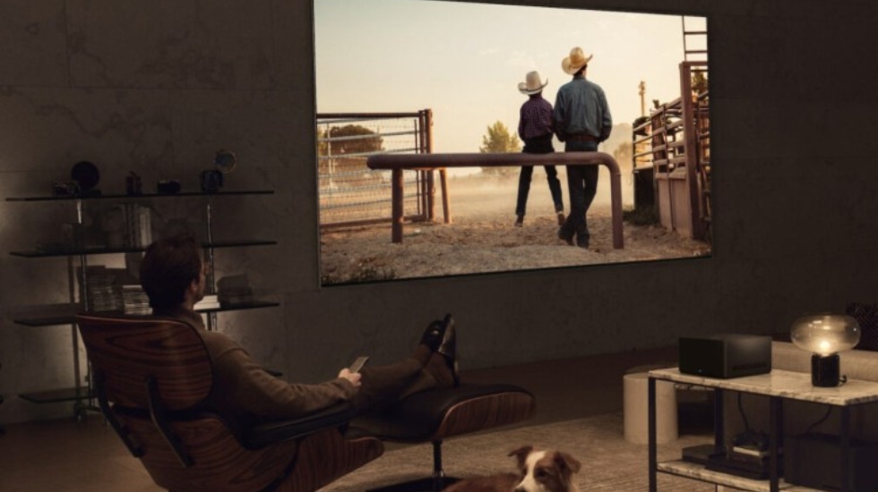 LG presented the largest wireless OLED TV in the world