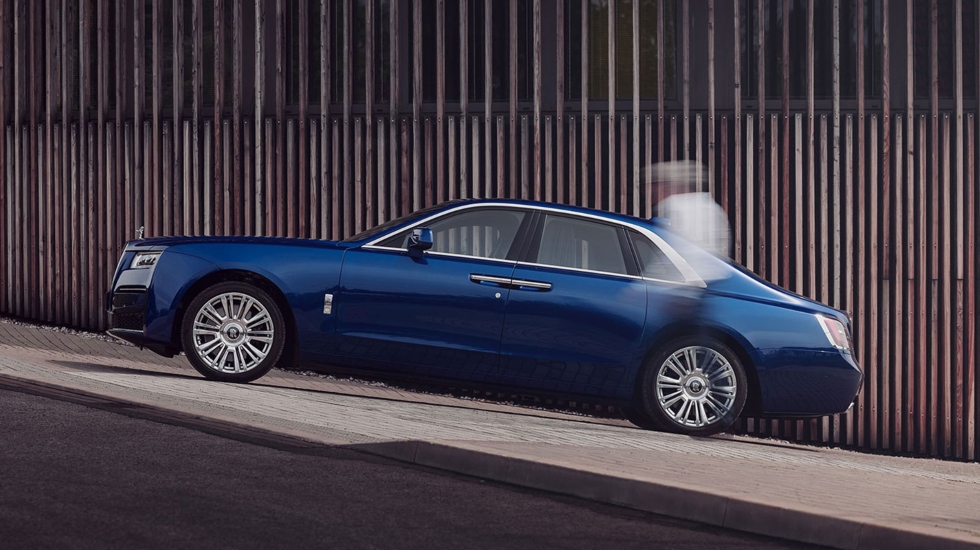 TRAVEL IN STYLE EPIC DRIVE WITH ROLLS-ROYCE