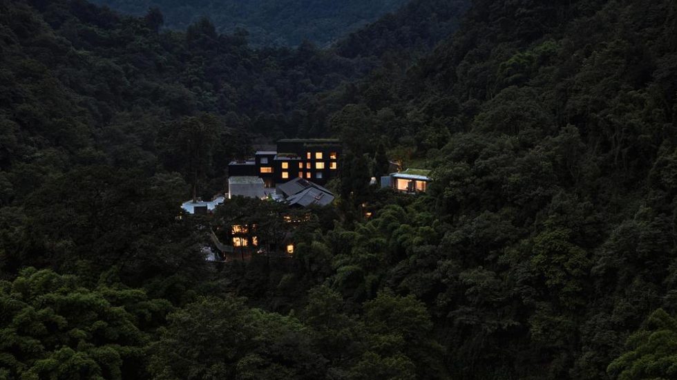 ZOLAND·Emei: A luxury mountain retreat where architecture disappears into nature