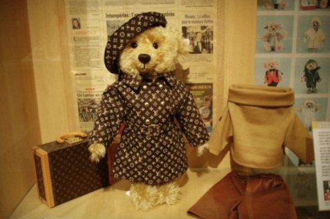 TIL the most expensive teddy bear in the world is Steiff Louis Vuitton Teddy  Bear @ $2.1 Million : r/todayilearned