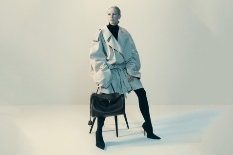 naomi-vots-i-kim-kardasijan-unose-karakter-u-novu-balenciaga-kampanju (1).jpg