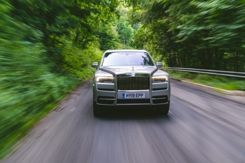 luksuzna-avantura-u-budimpesti-rolls-royce-cullinan.jpg