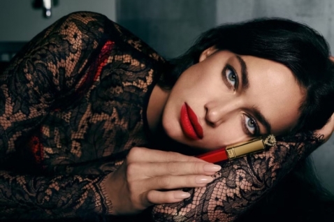 irina-sajk-odusevljava-u-dolce-gabbana-il-pranzo-beauty-kampanji (2).jpg
