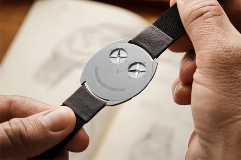 konstantin-chaykin-predstavlja-najtanji-sat-na-svetu-na-geneva-watch-days (1).jpg