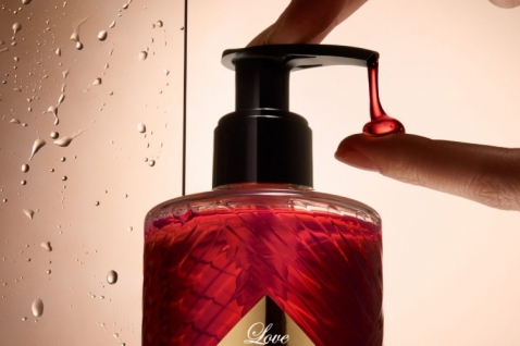 kilian-paris-otkriva-raskosnu-kolekciju-za-kupanje-i-negu-tela (1).jpg