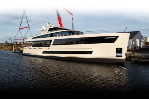 raskos-na-vodi-porinuce-35-metarske-motorne-jahte-jangada (4).jpg