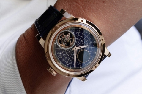 louis-moinet-otkriva-fascinantni-starman-sat-cuvar-kosmickih-tajni (1).jpg