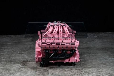 porsche-pink-pig-motor-postaje-unikatni-sto-za-kafu (1).jpg