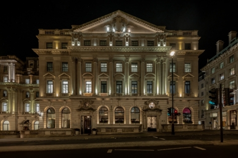 array-skulpturalna-svetlosna-scenografija-u-londonskom-restoranu-claro (1).jpg