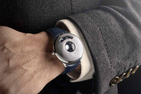 czapek-cie-predstavlja-time-jumper-remek-delo-koje-obelezava-deceniju-haute-horlogerie-inovacije (1).jpg