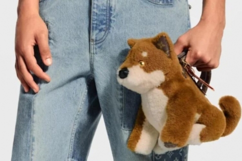 louis-vuitton-dachshund-micro-bag-jazavicar-torba-modni-aksesoari-2026 (1).jpg
